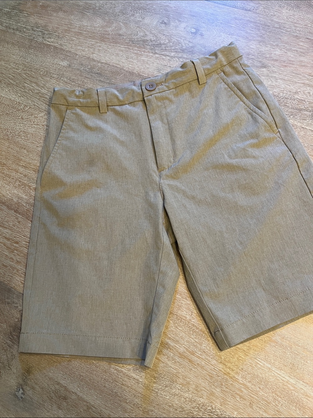 Vineyard vines boys performance size 12 shorts tan EUC